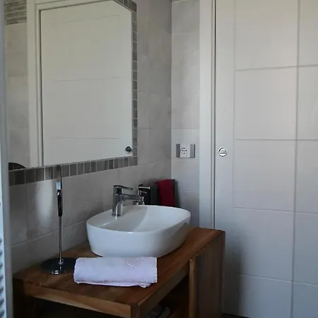 Le Rose Di Bino * Σέστρι Λεβάντε